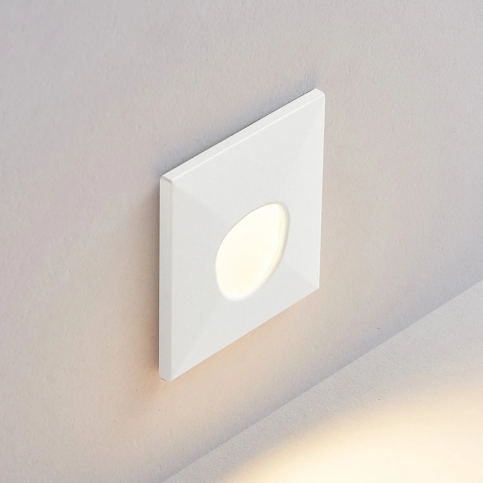Molto Luce LED uppoasennusvalaisin Wall 68 R Sina IP44 SQ, valkoinen,