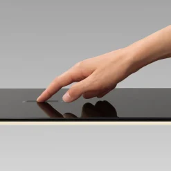 Musta OLED-riippuvalaisin OMLED One s5
