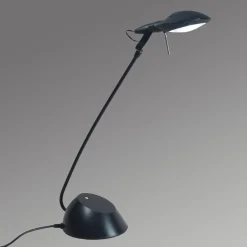 Neliportaisesti kytkettävä LED-pöytälamppu Galaxy