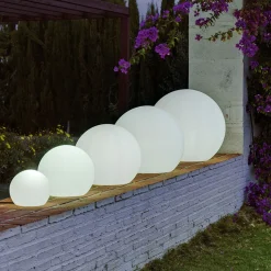 Newgarden Buly LED-aurinkovalopallo IP65, Ø 40cm