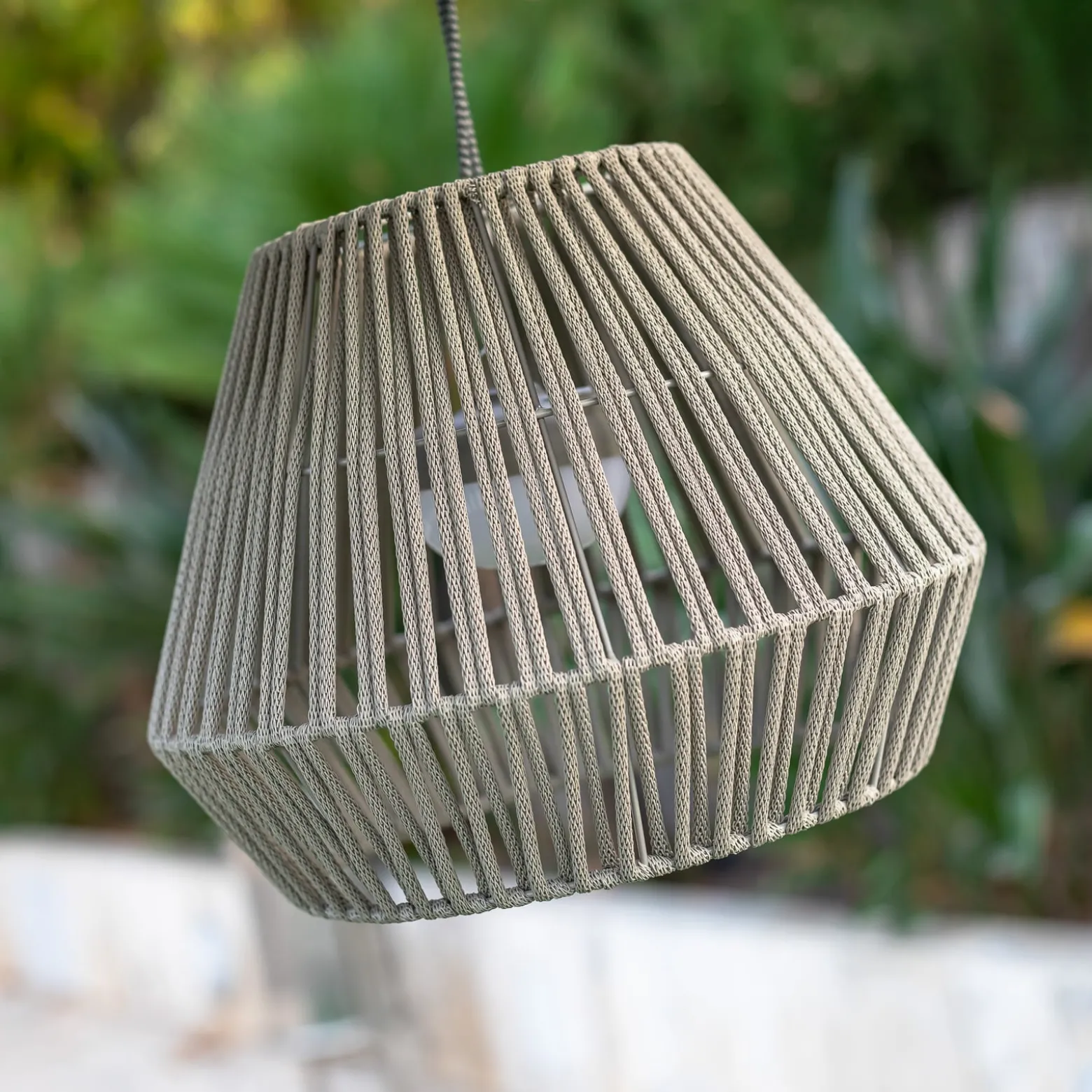 Newgarden Conta LED-riippuvalaisin, ladattava, taupe