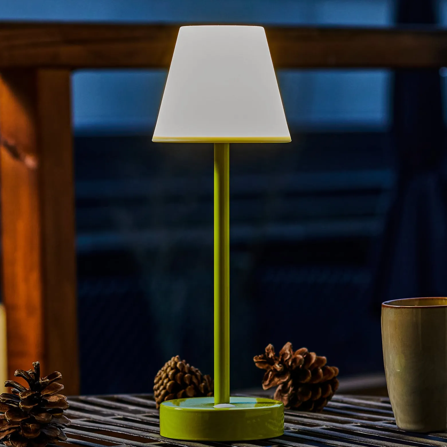 Newgarden Lola Slim -LED-pöytälamppu, akku, lime