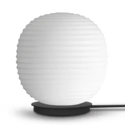 New Works Lantern Globe Pieni pöytävalaisin, Ø 20cm