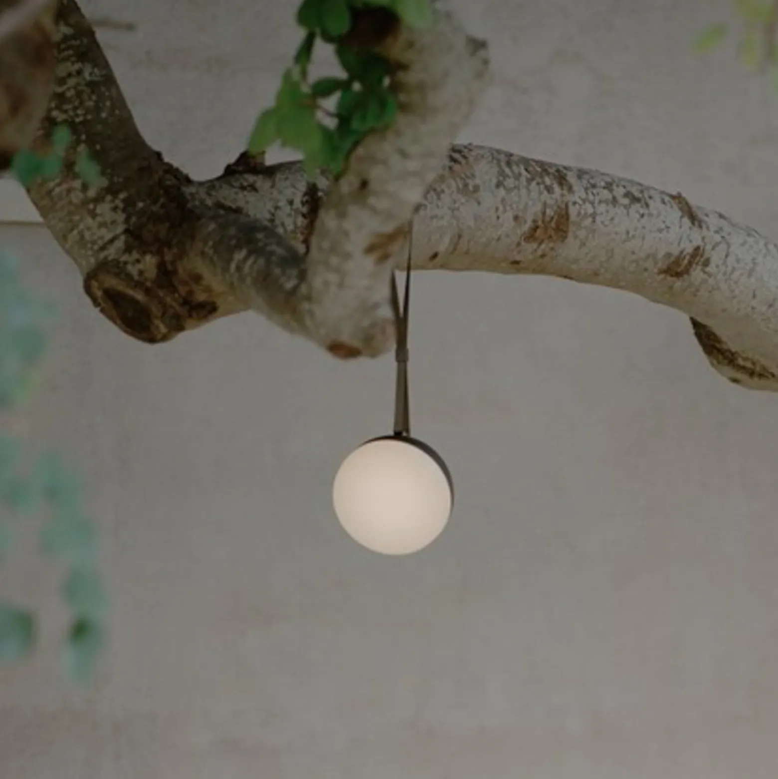 New Works Sphere LED-akkulamppu IP67 tumma pronssi DARK