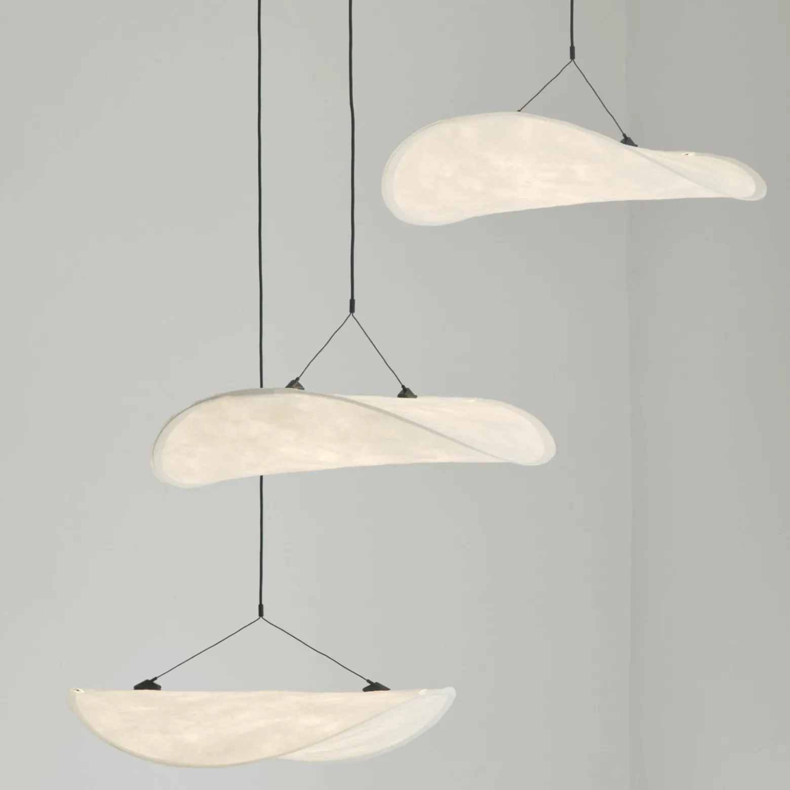 New Works Tense -LED-riippuvalaisin, valkoinen, halkaisija 152 cm, 3-lamppuinen