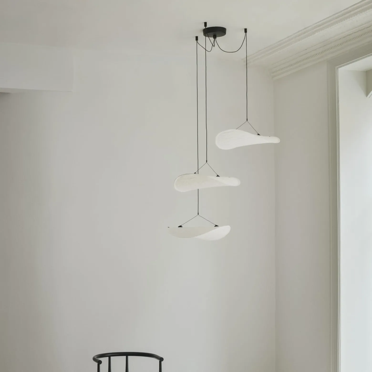New Works Tense -LED-riippuvalaisin, valkoinen, halkaisija 152 cm, 3-lamppuinen