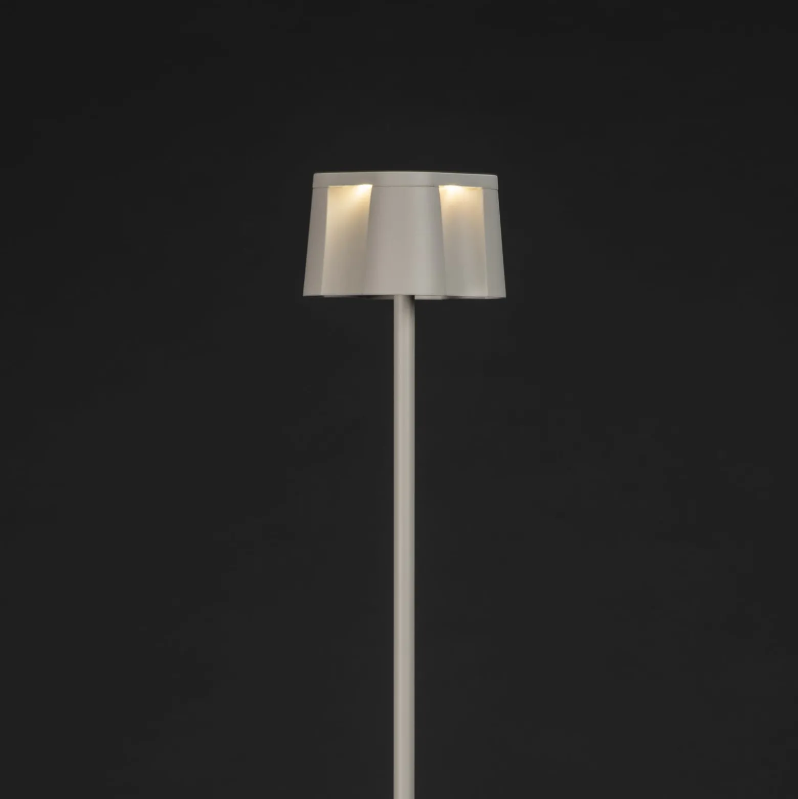 Nice LED ladattava lattiavalaisin, valkoinen, alumiini, IP54, himmennin,