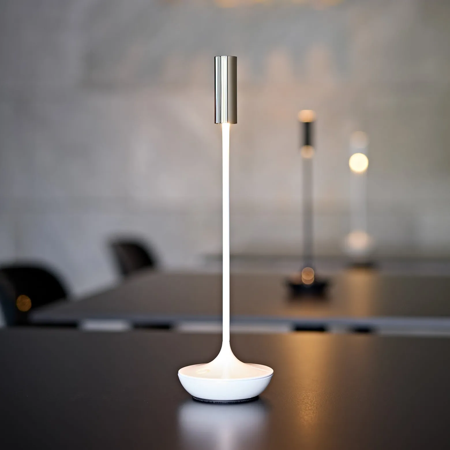 Nucandle LED ladattava pöytävalaisin, valkoinen/hopea, IP54, himmennettävä