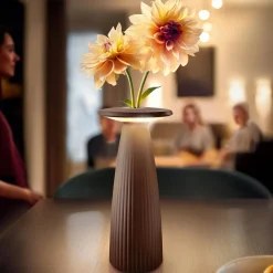 Nuflair LED-ladattava pöytävalaisin, ruosteenruskea, IP54, himmennettävä, 24 cm