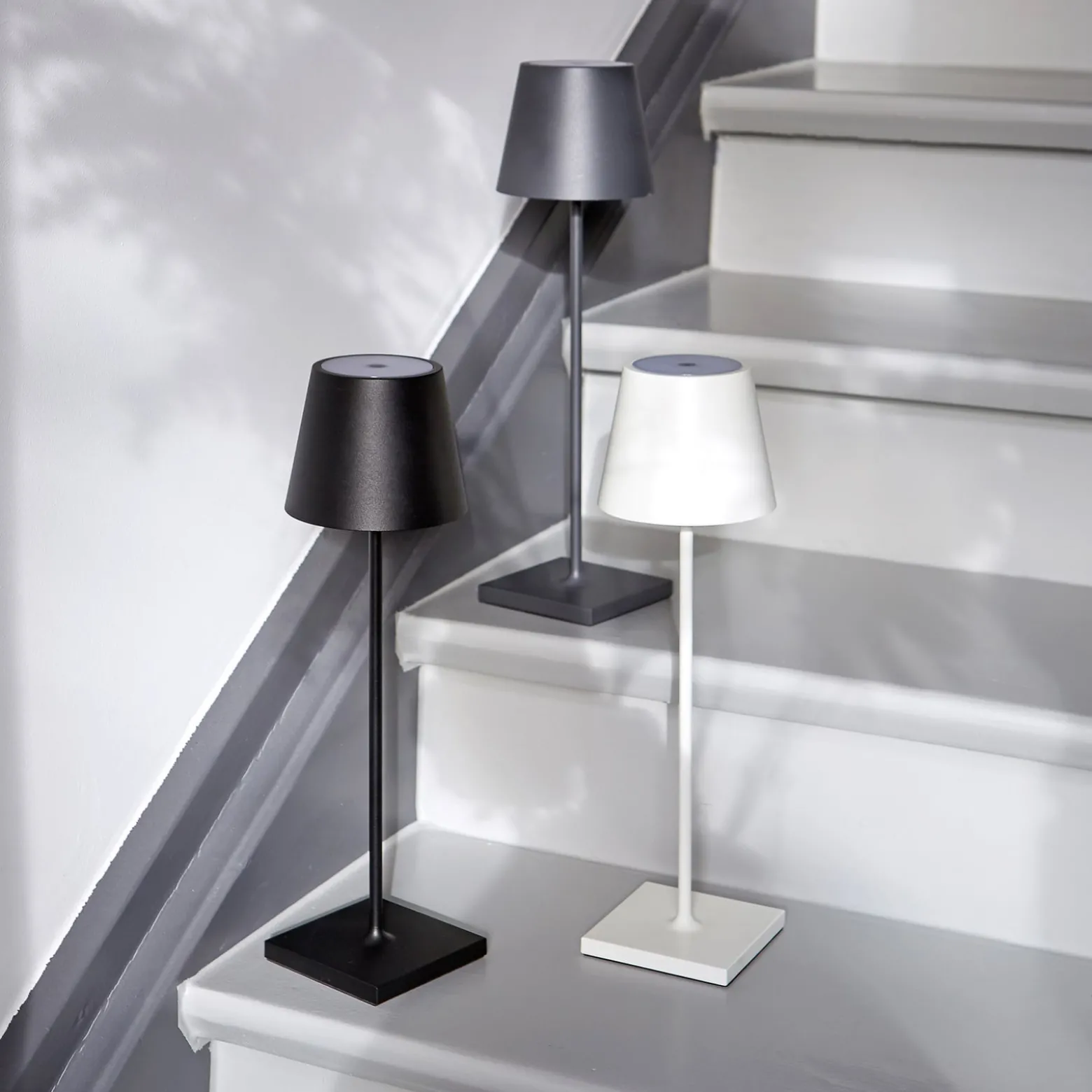 Nuindie LED ladattava pöytävalaisin, USB-C, grafiitti, IP54, himmennettävä