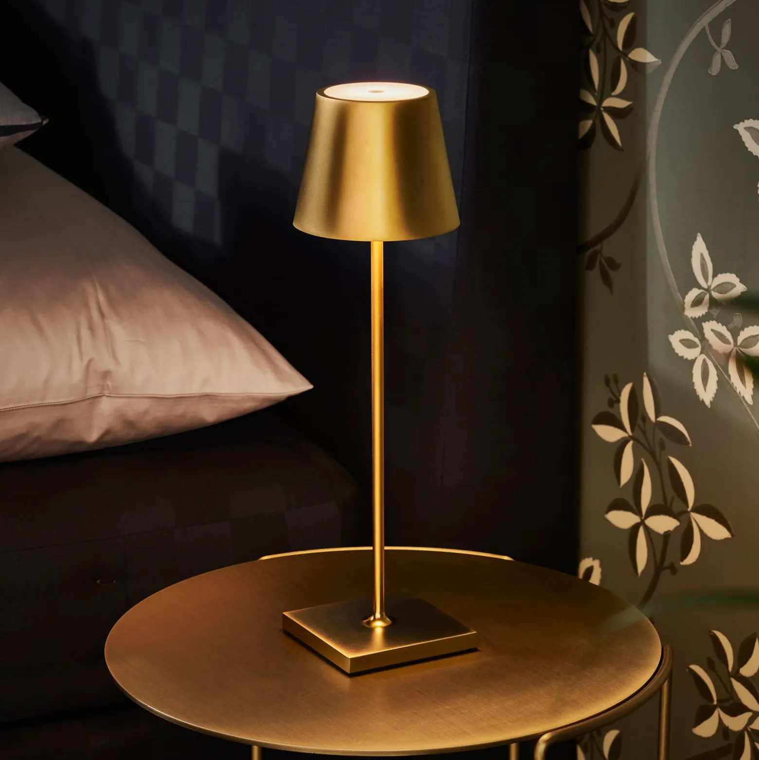 Nuindie LED ladattava pöytävalaisin, USB-C, kultainen, IP54, himmennettävä