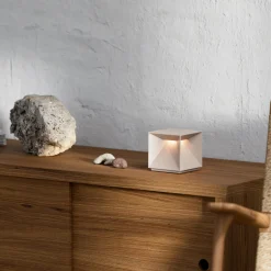 Nutalis LED ladattava pöytävalaisin, dune beige, IP54, himmennettävä