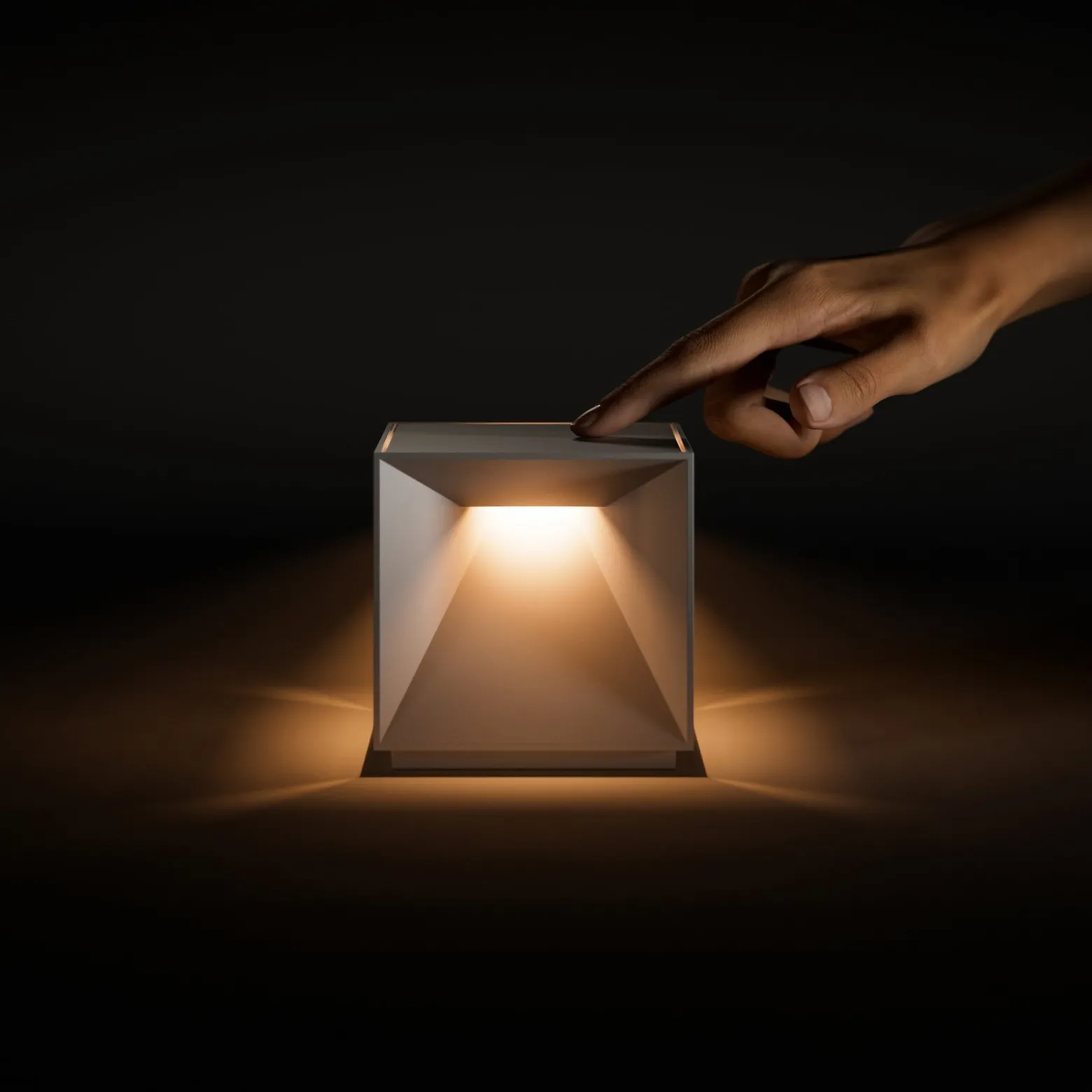 Nutalis LED ladattava pöytävalaisin, dune beige, IP54, himmennettävä
