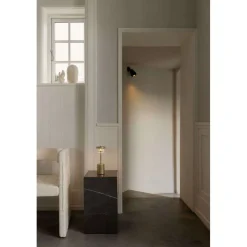 Nuura LED-akkukäyttöinen pöytälamppu Blossi, korkeus 26 cm, kullanvärinen/kirkas