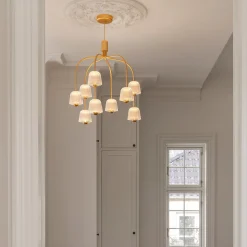 Nuura LED-kattokruunu Asteea 9, Ø 66 cm, messinkivärinen/kirkas
