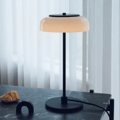 Nuura LED-pöytälamppu Blossi, korkeus 43 cm, musta/opaalinen