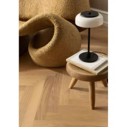 Nuura LED-pöytävalaisin Blossi, korkeus 31 cm, musta/opaalinen