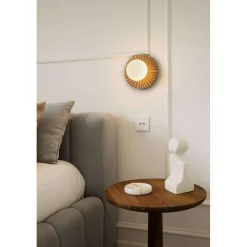 Nuura seinälamppu Liila Muuse, Ø 20 cm, IP44, kulta/opaalinen