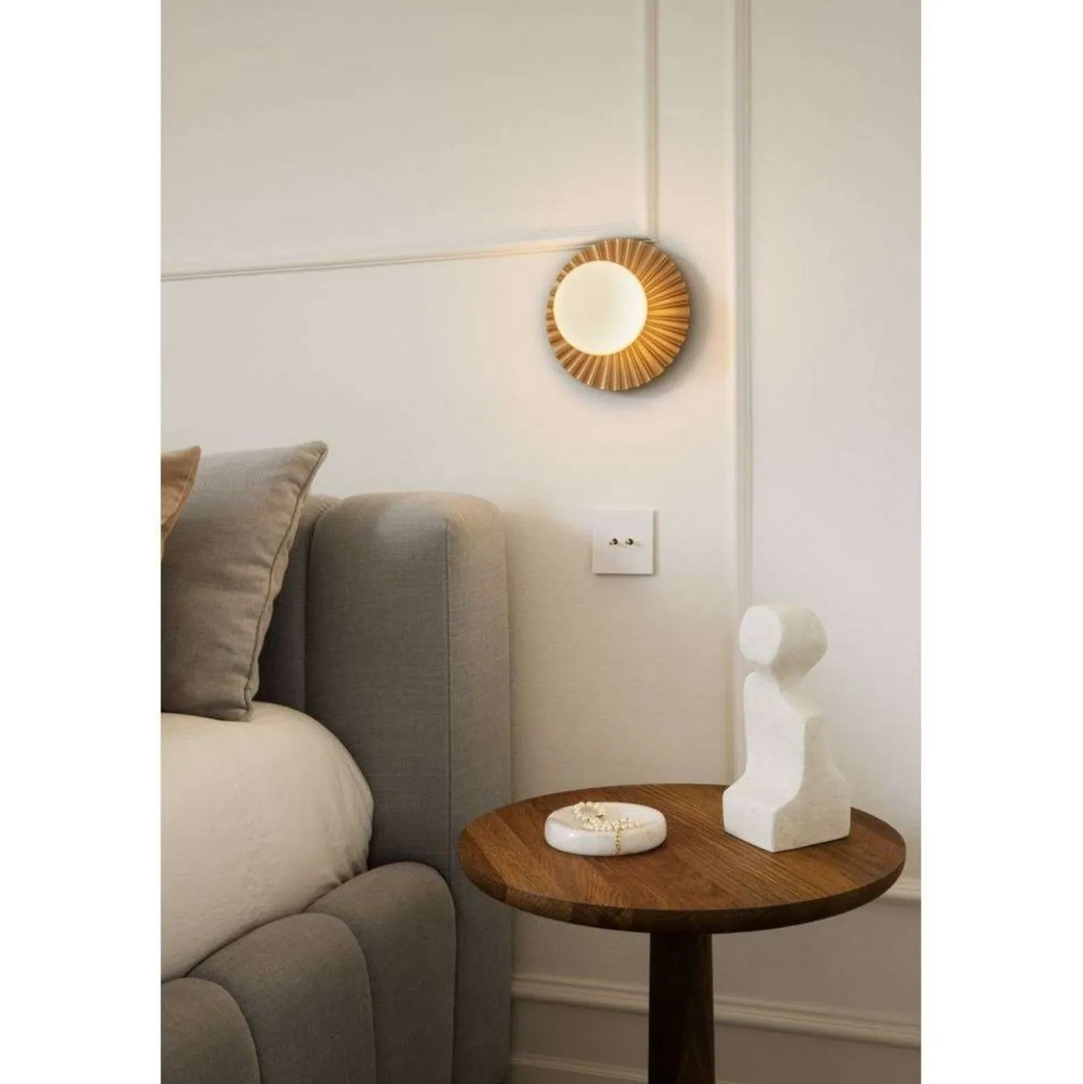 Nuura seinälamppu Liila Muuse, Ø 20 cm, IP44, kulta/opaalinen