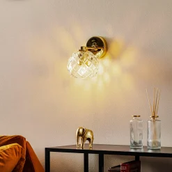 Odel-seinävalaisin koristellulla lasivarjostimella