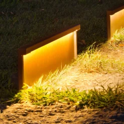 OLEV Step Line -LED-pollarilamppu, ruosteenruskea