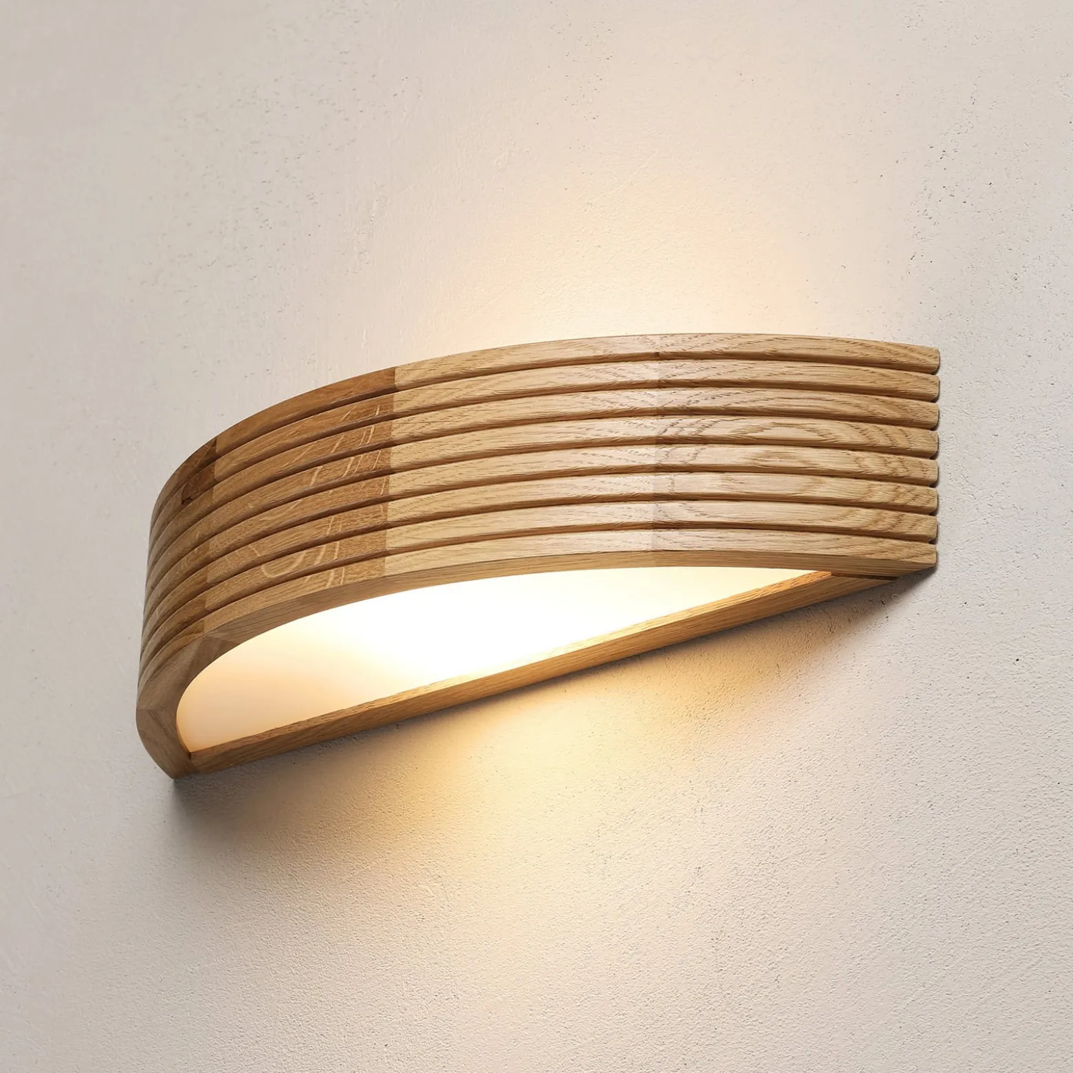 Oro-seinävalaisin, tammipuu/lasi, leveys 41 cm, E27