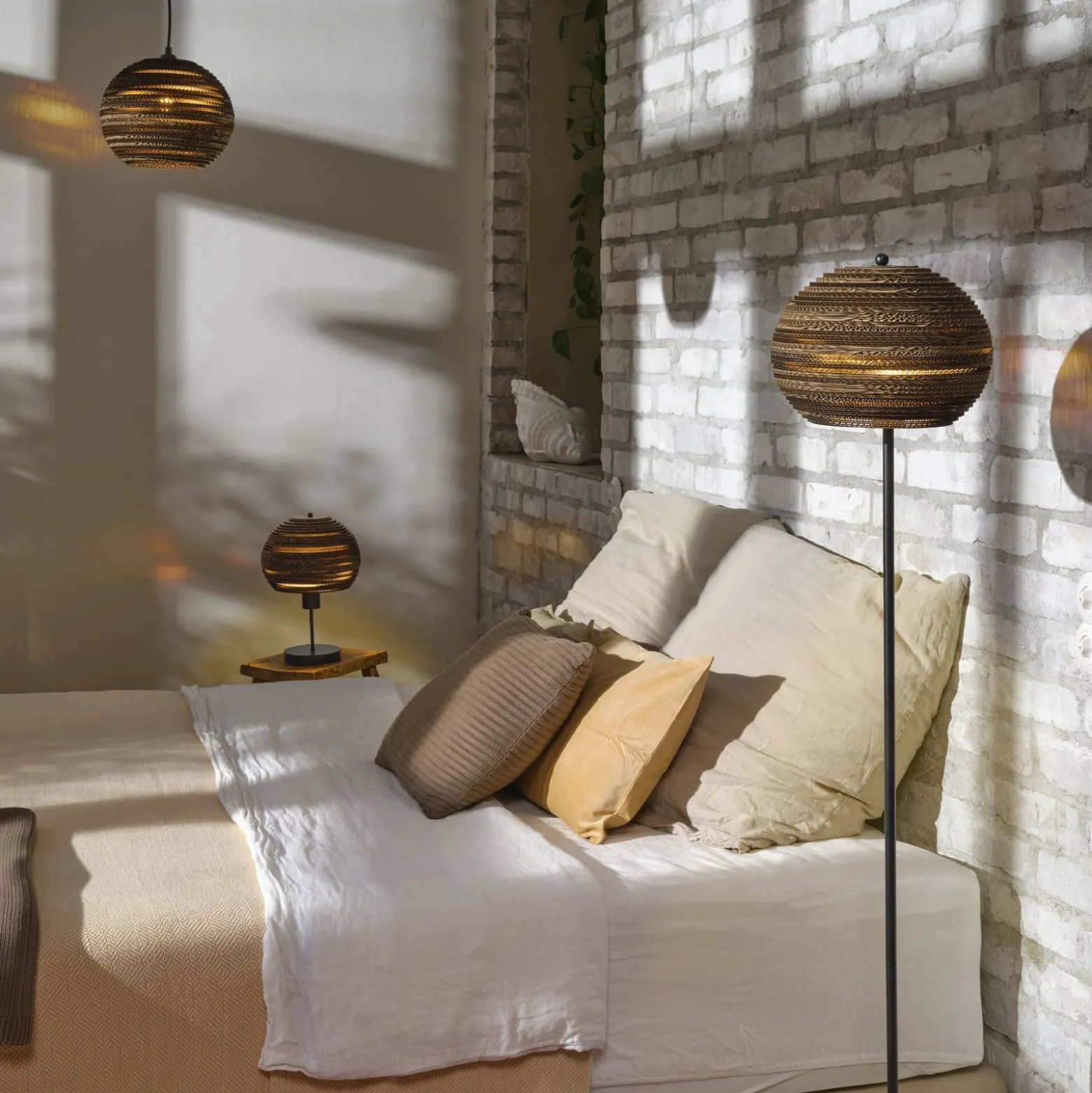 OSRAM BALL-lattiavalaisin, ruskea, korkeus 160 cm, aaltopahvi, E27