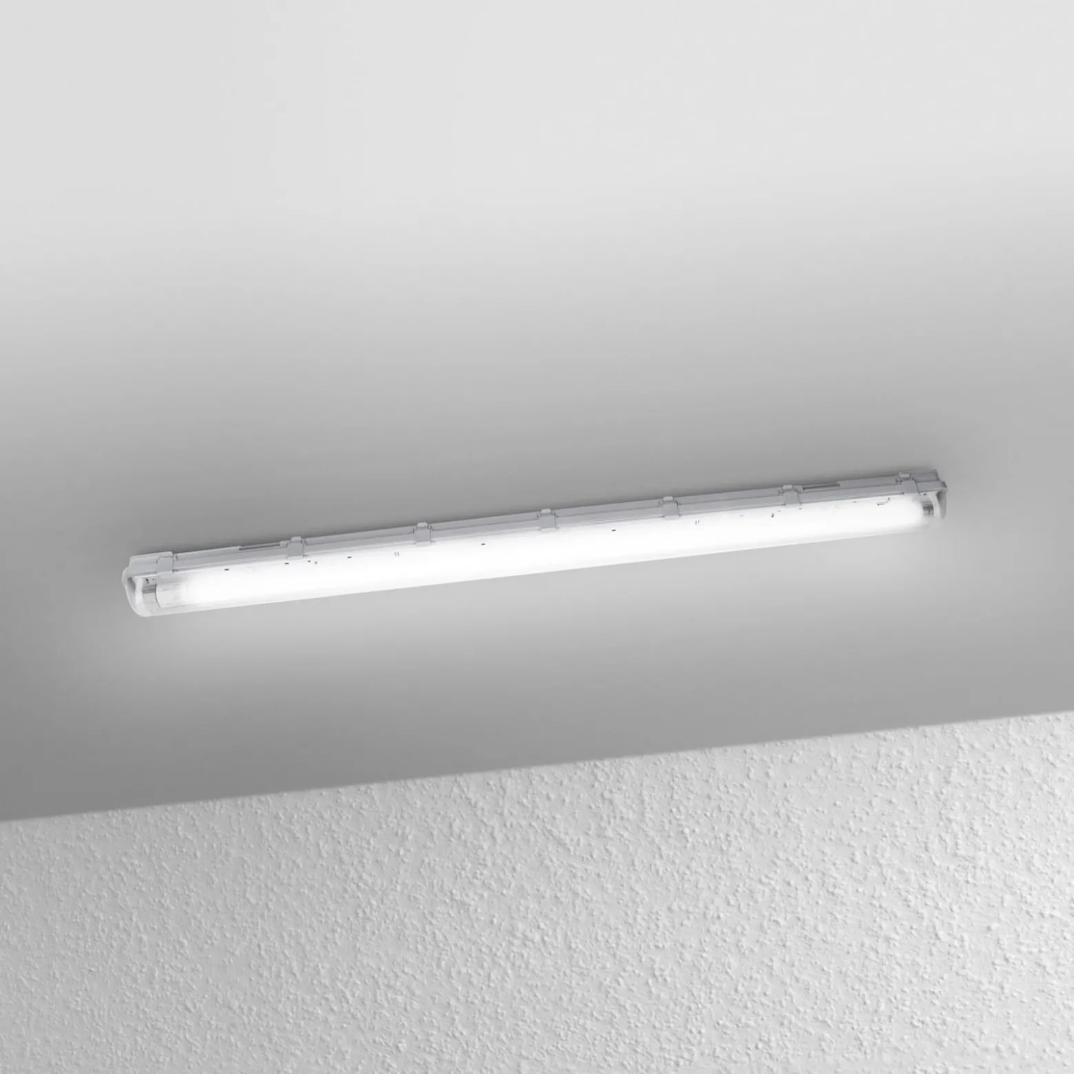 OSRAM kosteiden tiloihin tarkoitettu lamppu SUBMARINE 126 cm 1 x 15 W G13-LED