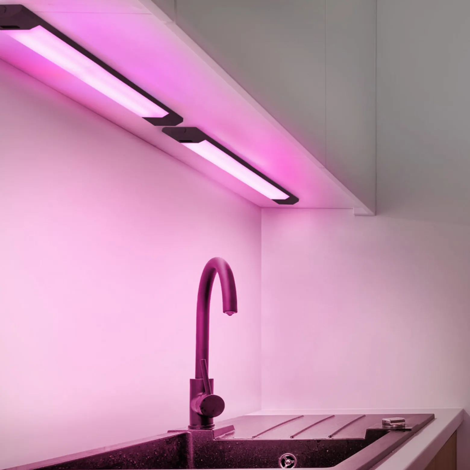 OSRAM LED-kaapinalusvalaisin Linear Edge Sensor RGBW 50 cm musta