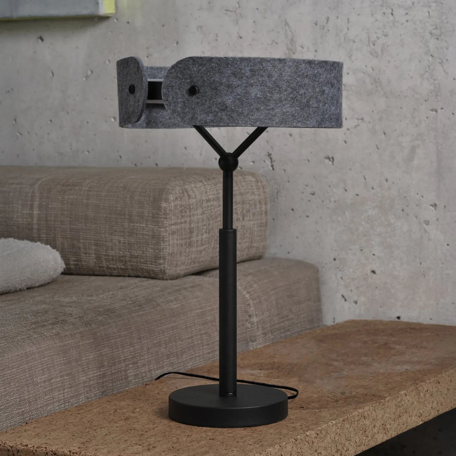 OSRAM LED-pöytälamppu Decor Curve Felt, harmaa, huopa, 3 000 K