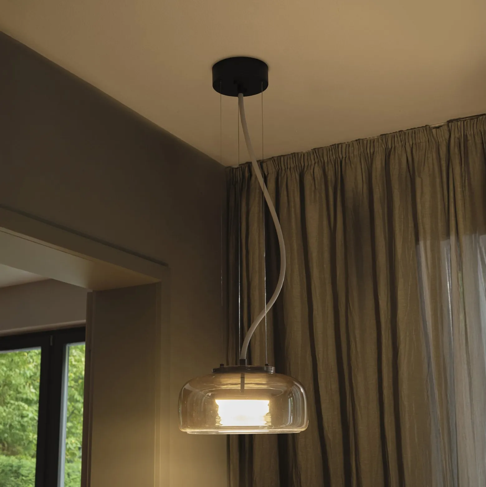 OSRAM LED-riippuvalaisin DECOR GLOW harmaa/musta Ø 38 cm ylös/alas