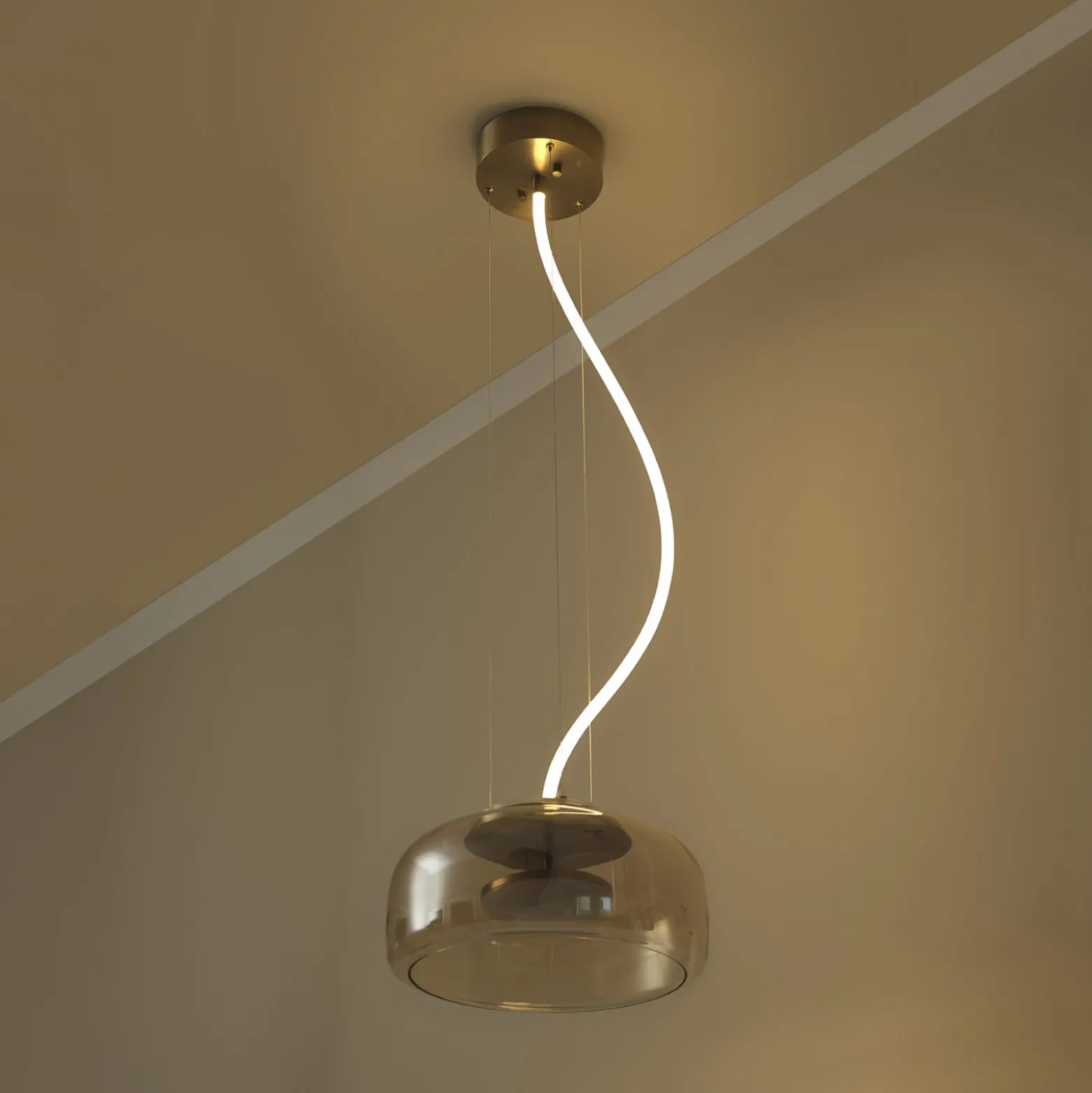 OSRAM LED-riippuvalaisin DECOR GLOW, keltainen/kultainen, Ø 38 cm, valo
