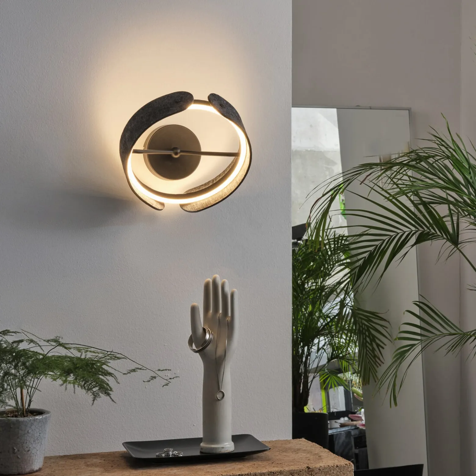 OSRAM LED-seinävalaisin Decor Curve Felt, harmaa, huopa, 3 000 K