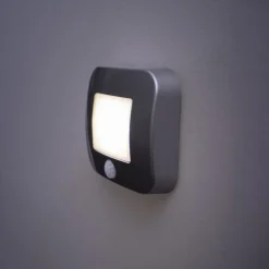OSRAM LED-yövalo NIGHTLUX HALL valkoinen anturi paristo IP54