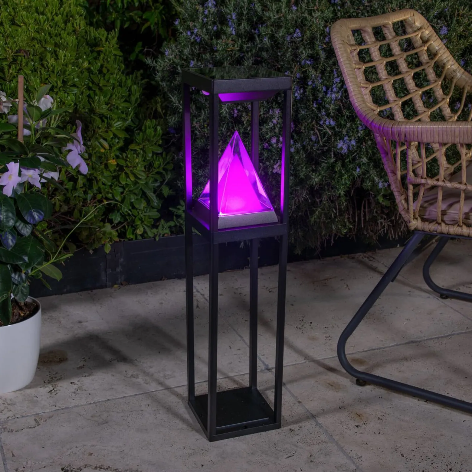 OSRAM SMART+ LED-aurinkopaneelilla varustettu polkuvalaisin ALPS, musta anturi