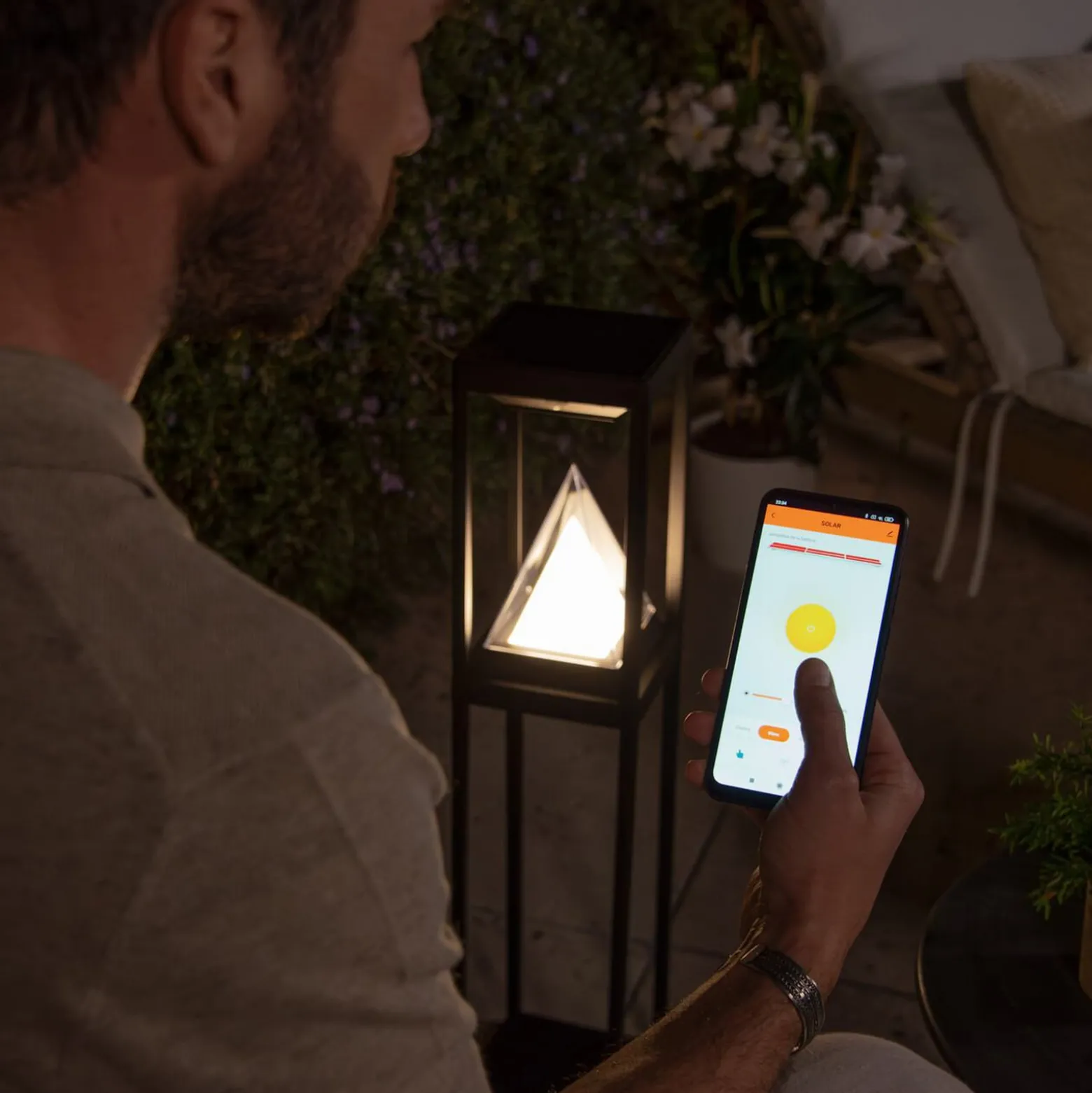 OSRAM SMART+ LED-aurinkopaneelilla varustettu polkuvalaisin ALPS, musta anturi