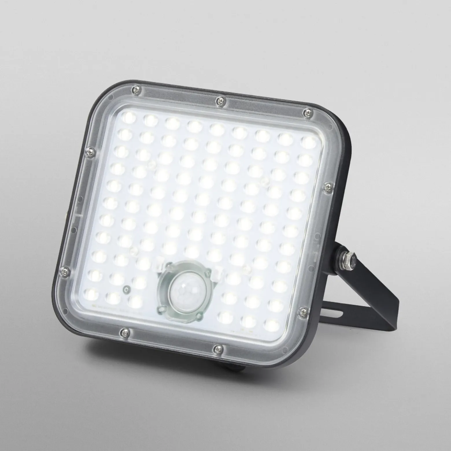 OSRAM Solar kohdevalaisin ENDURA, 30 W, anturi, 4 000 K IP65