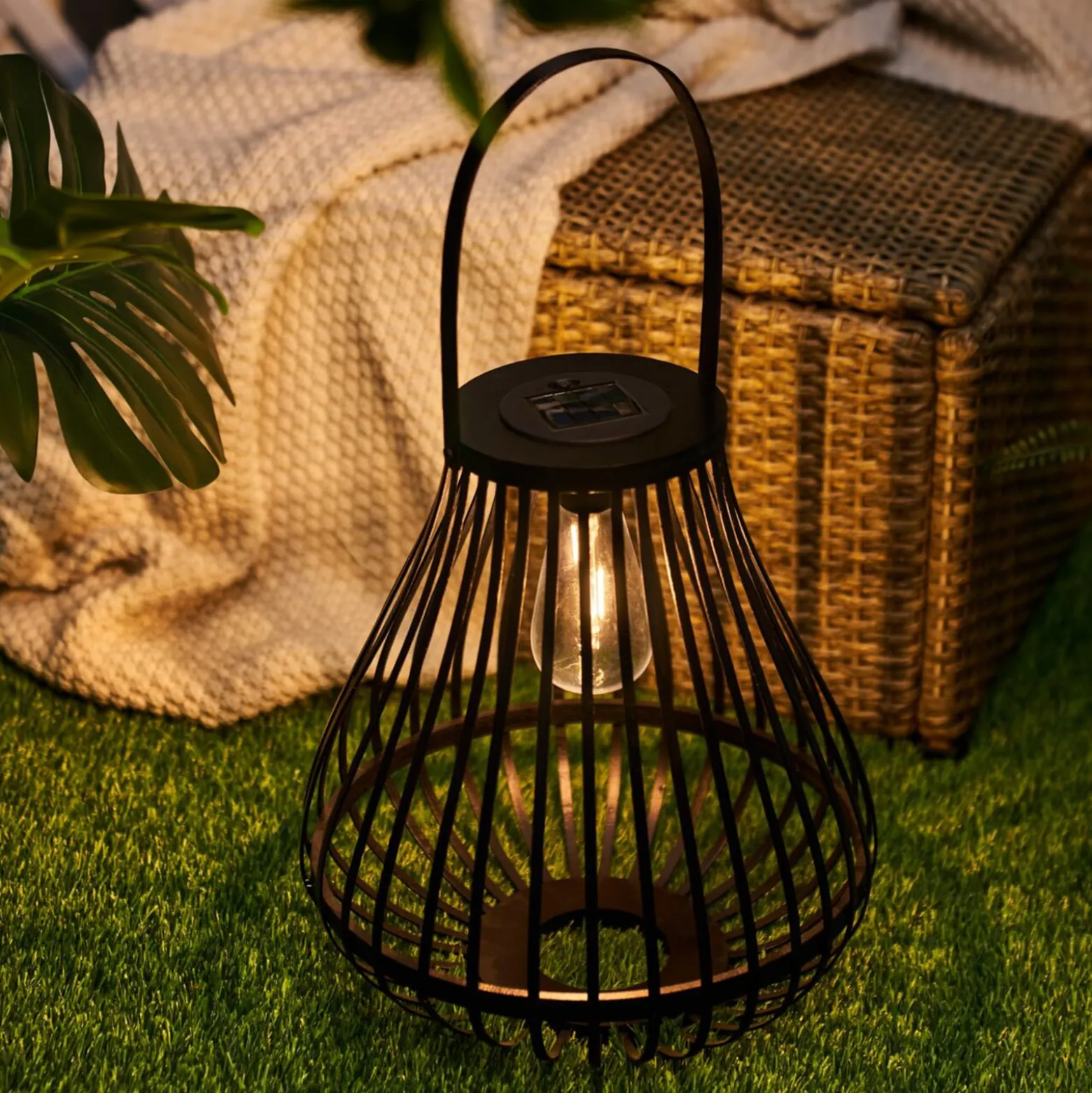 Pauleen LED-aurinkopöytävalaisin SUNSHINE SPARK, musta, 34 cm, IP44