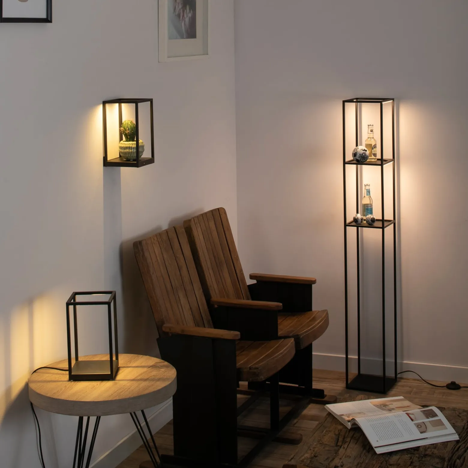 Paul Neuhausin LED-lattiavalaisin Conni, musta, metalli, 140 cm