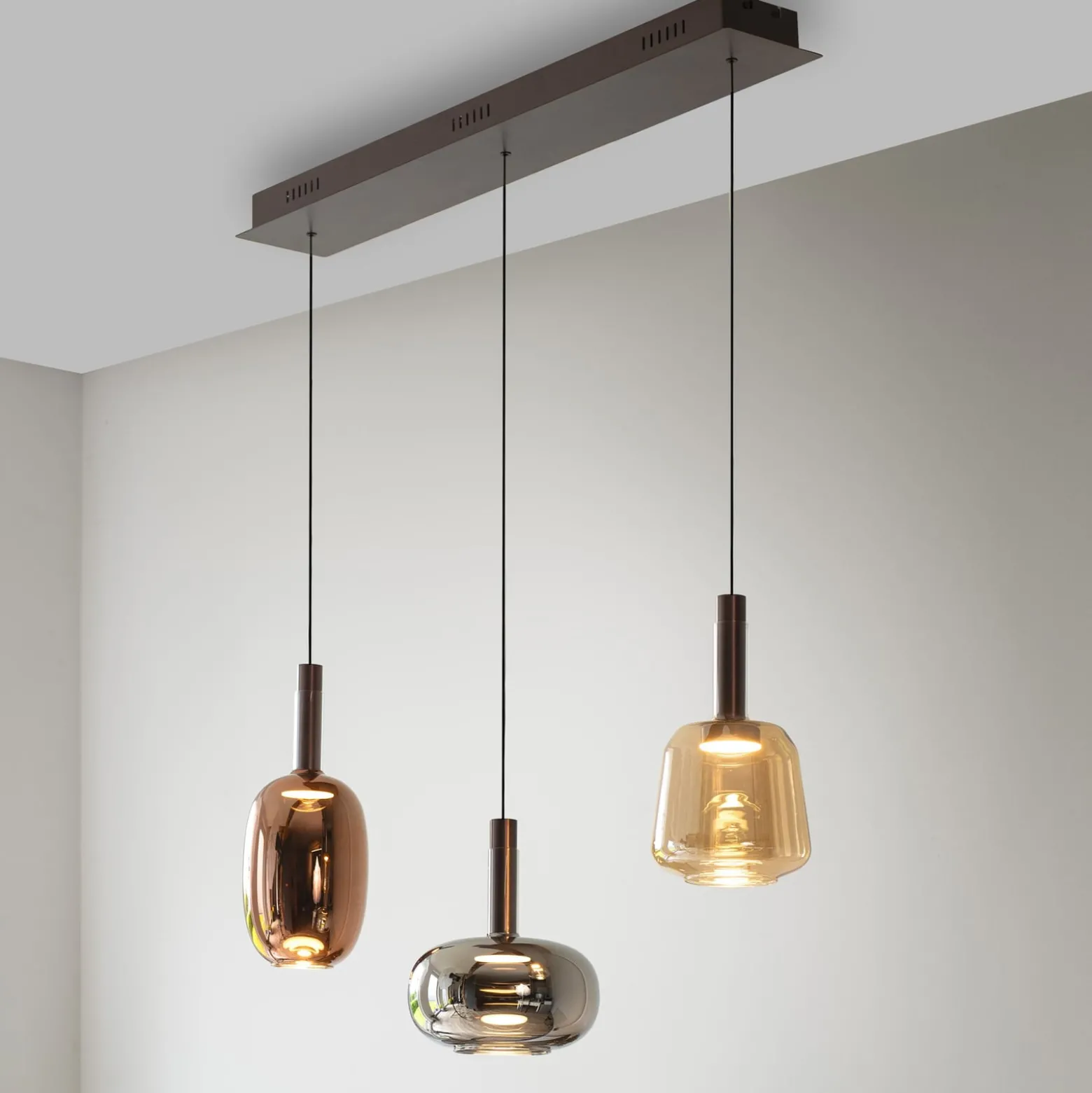 Paul Neuhaus, Irides LED-riippuvalaisin, pituus 90 cm, värillinen, lasi