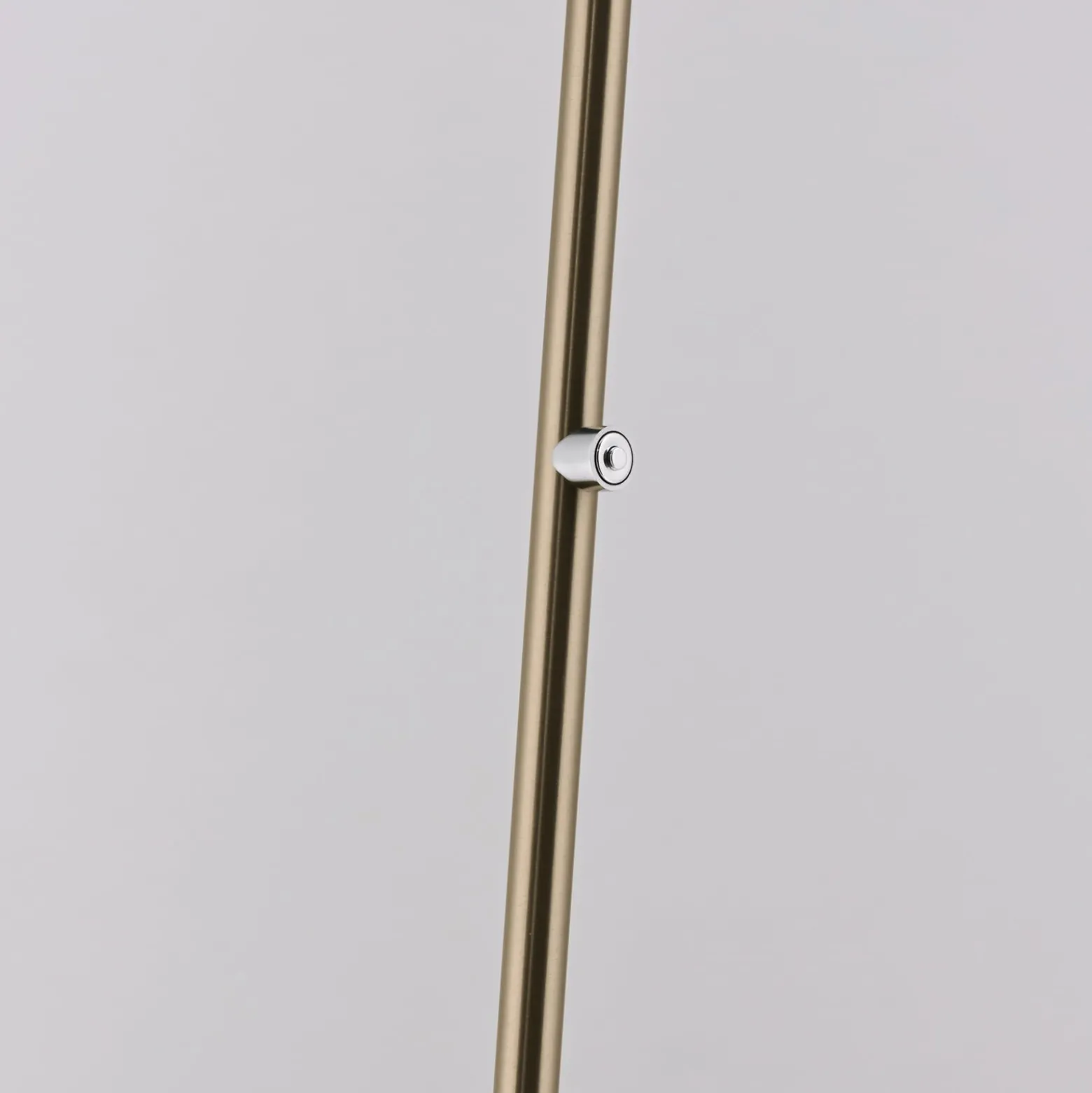 Paul Neuhaus LED-lattiavalaisin Akku-Bente, messinki, CCT, USB-C