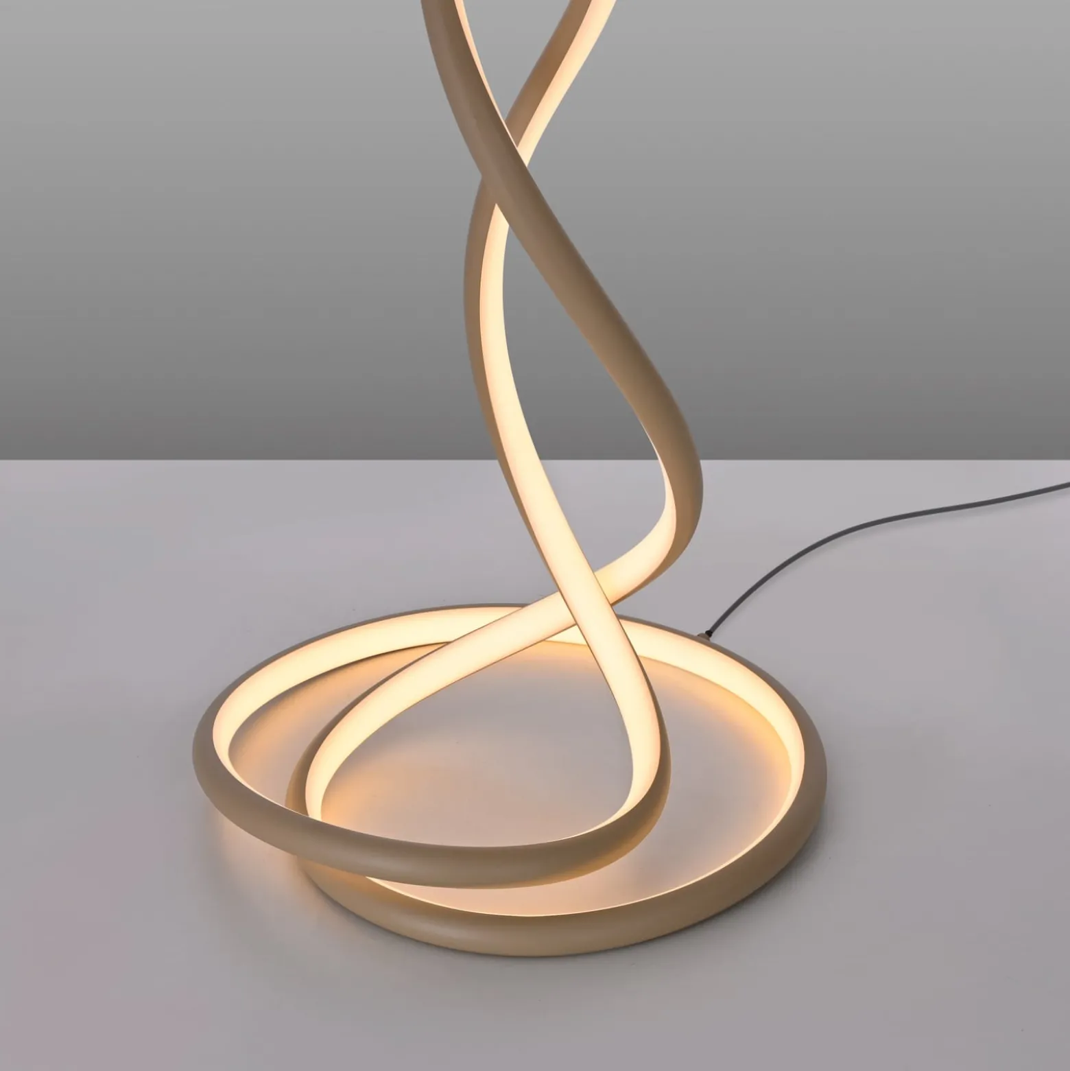 Paul Neuhaus LED-lattiavalo Twist, hiekanvärinen, korkeus 143 cm