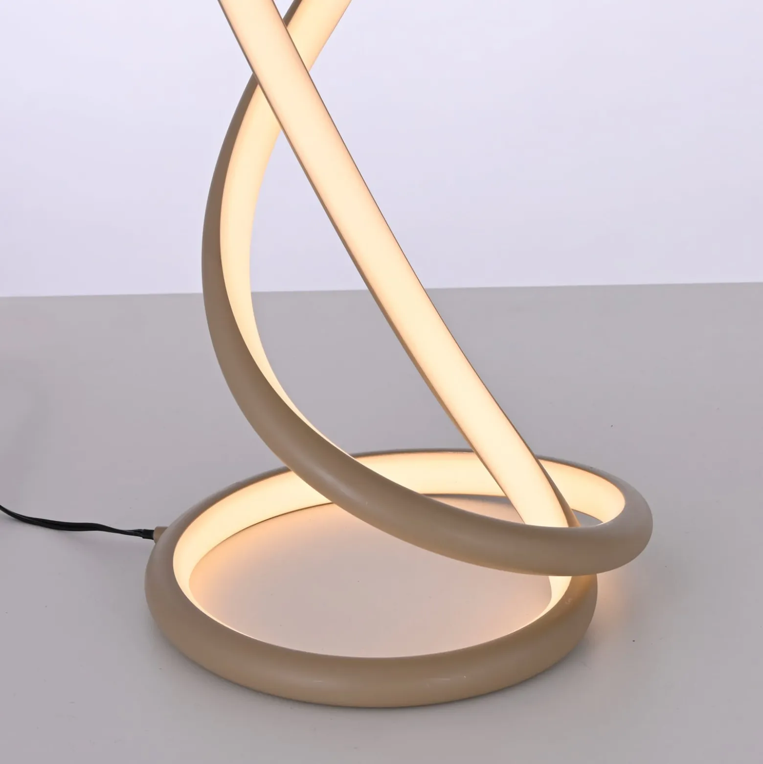 Paul Neuhaus LED-pöytälamppu Twist, hiekanvärinen, korkeus 42 cm