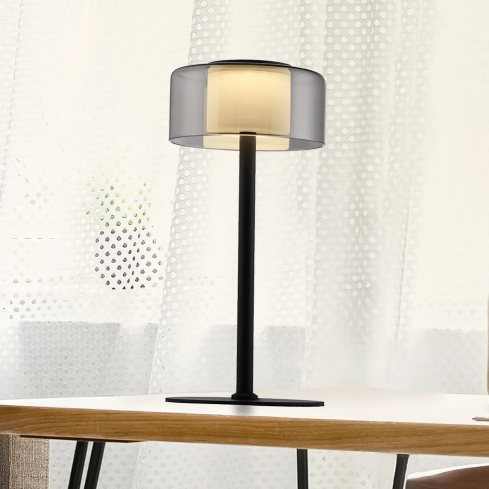 Paul Neuhaus LED-pöytävalaisin Rika, lasia, 33 cm korkea, himmennettävä