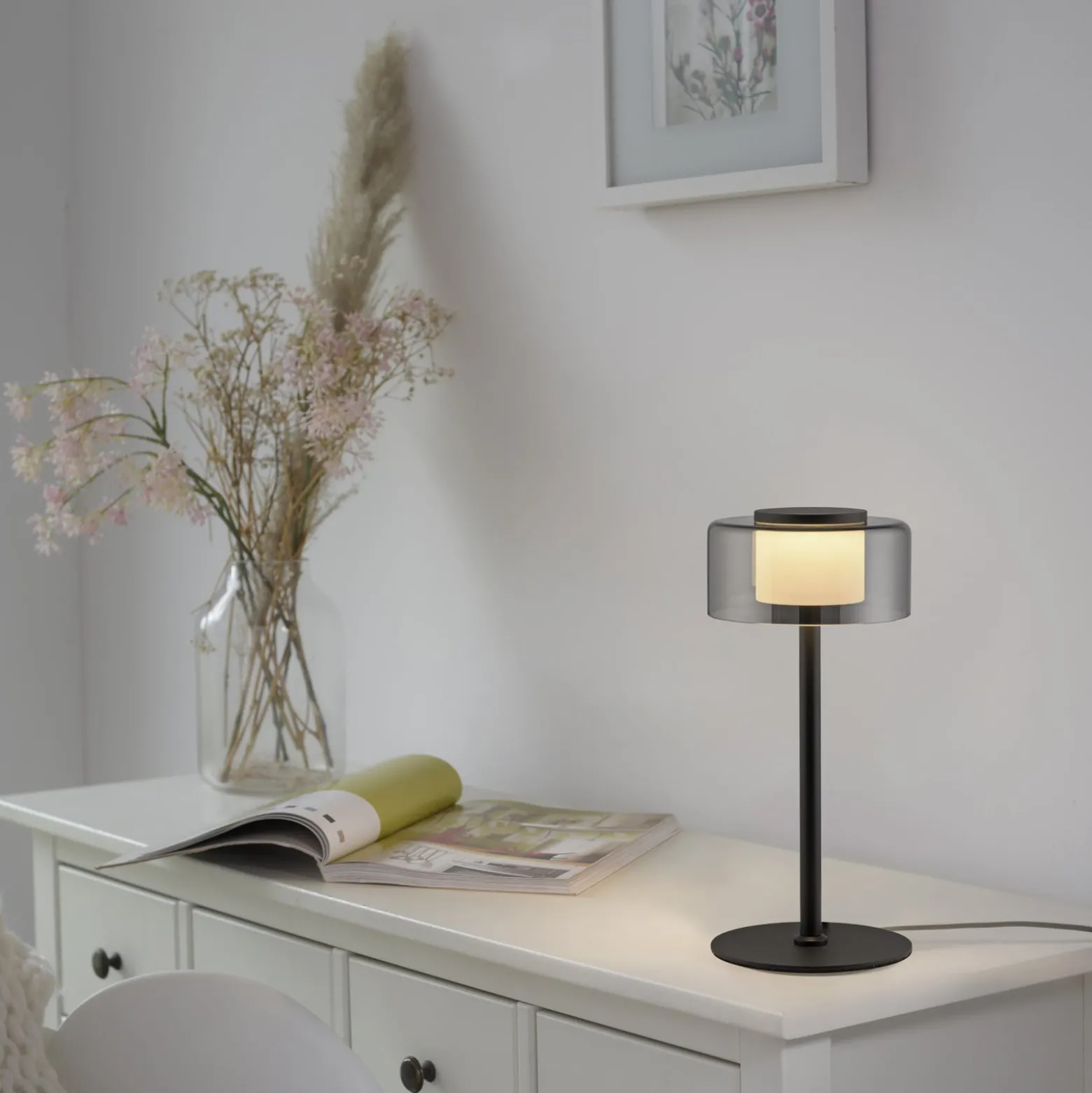 Paul Neuhaus LED-pöytävalaisin Rika, lasia, 33 cm korkea, himmennettävä
