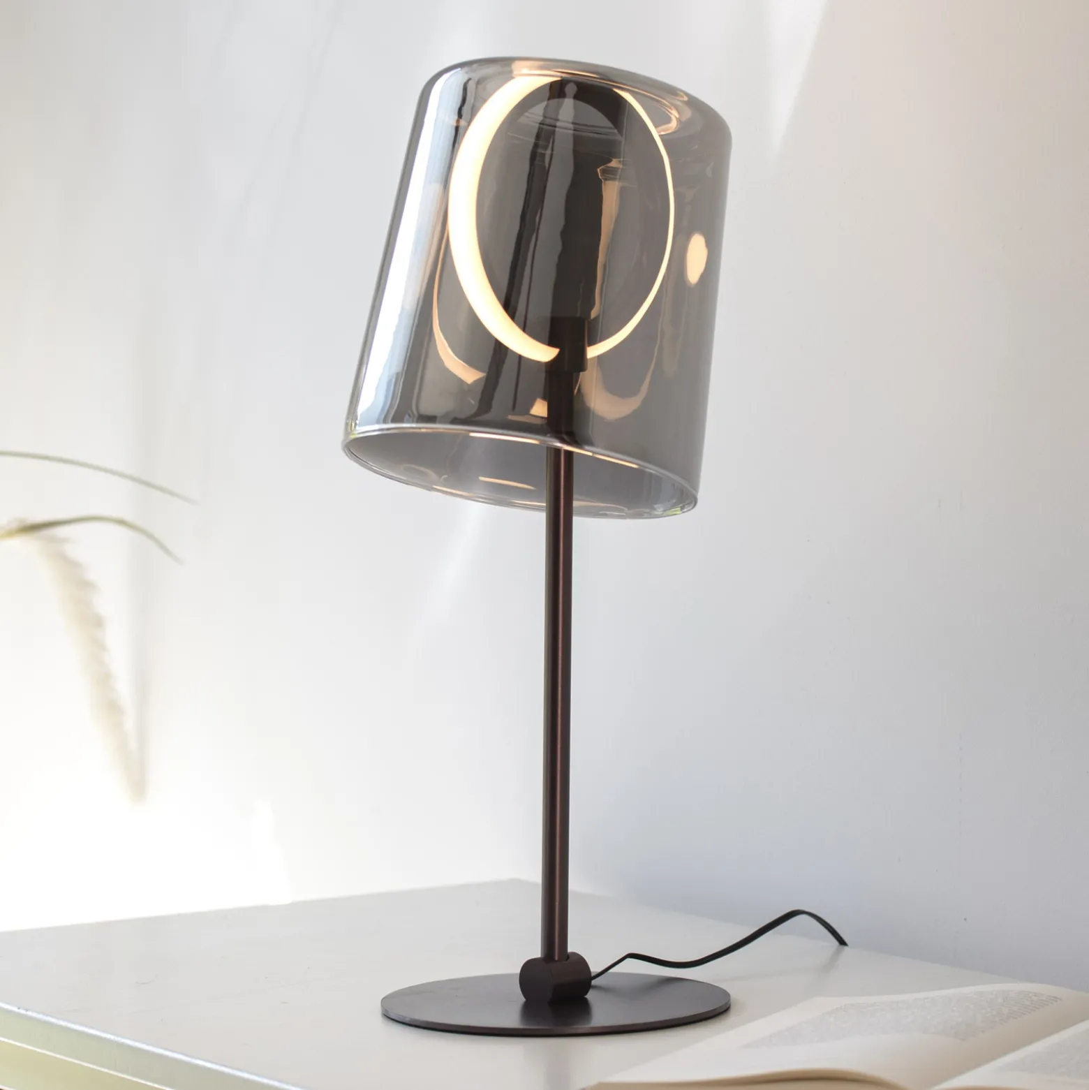 Paul Neuhaus LED-pöytävalaisin Zula, savunharmaa, korkeus 42 cm