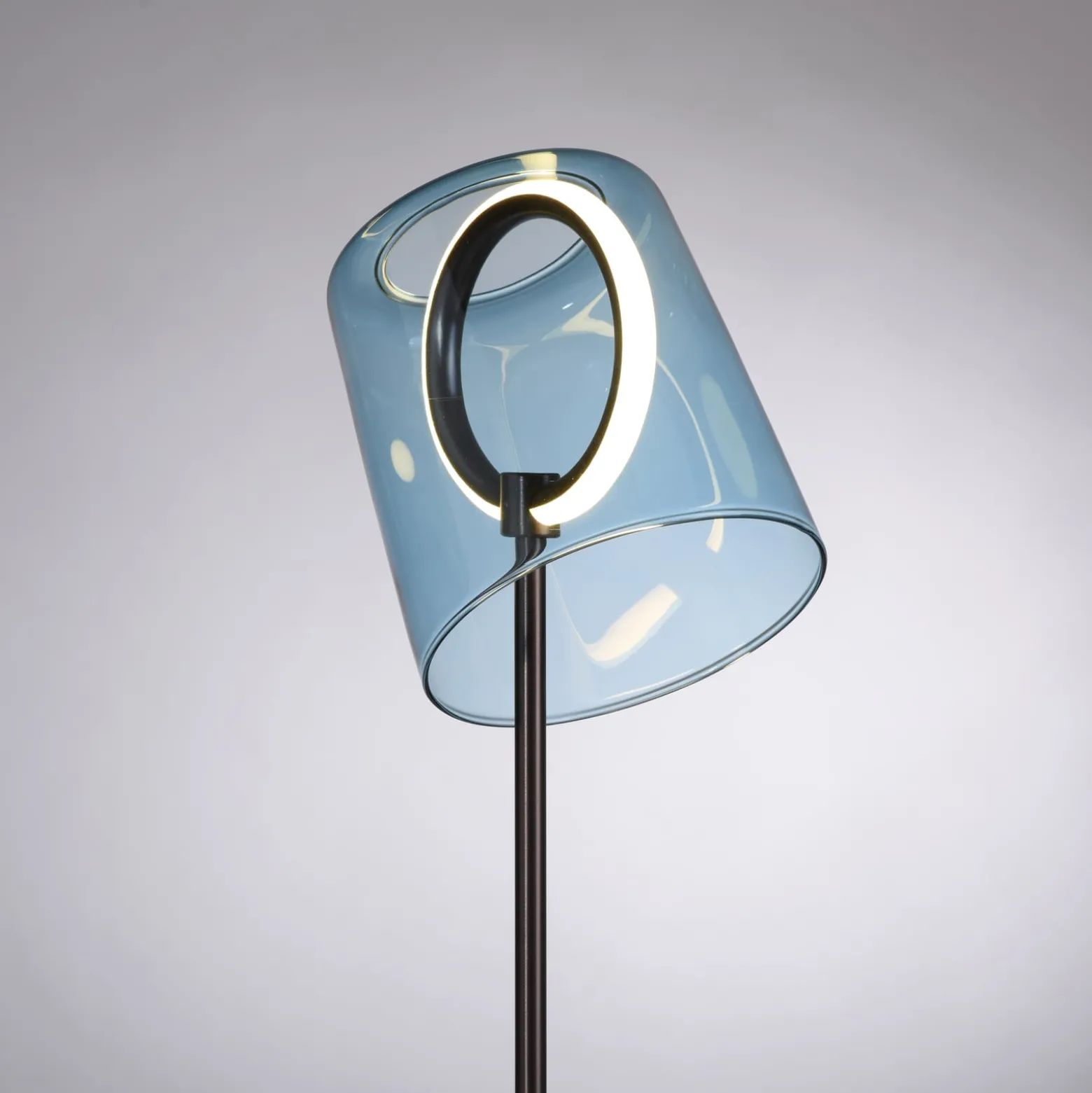 Paul Neuhaus LED-pöytävalaisin Zula, sininen, korkeus 42 cm