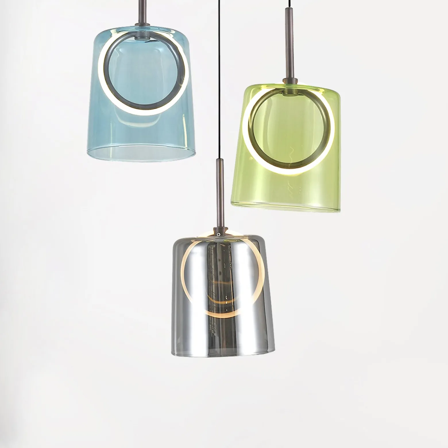 Paul Neuhaus LED-riippuvalaisin Zula, Ø 40 cm, värikäs, 3-valo.