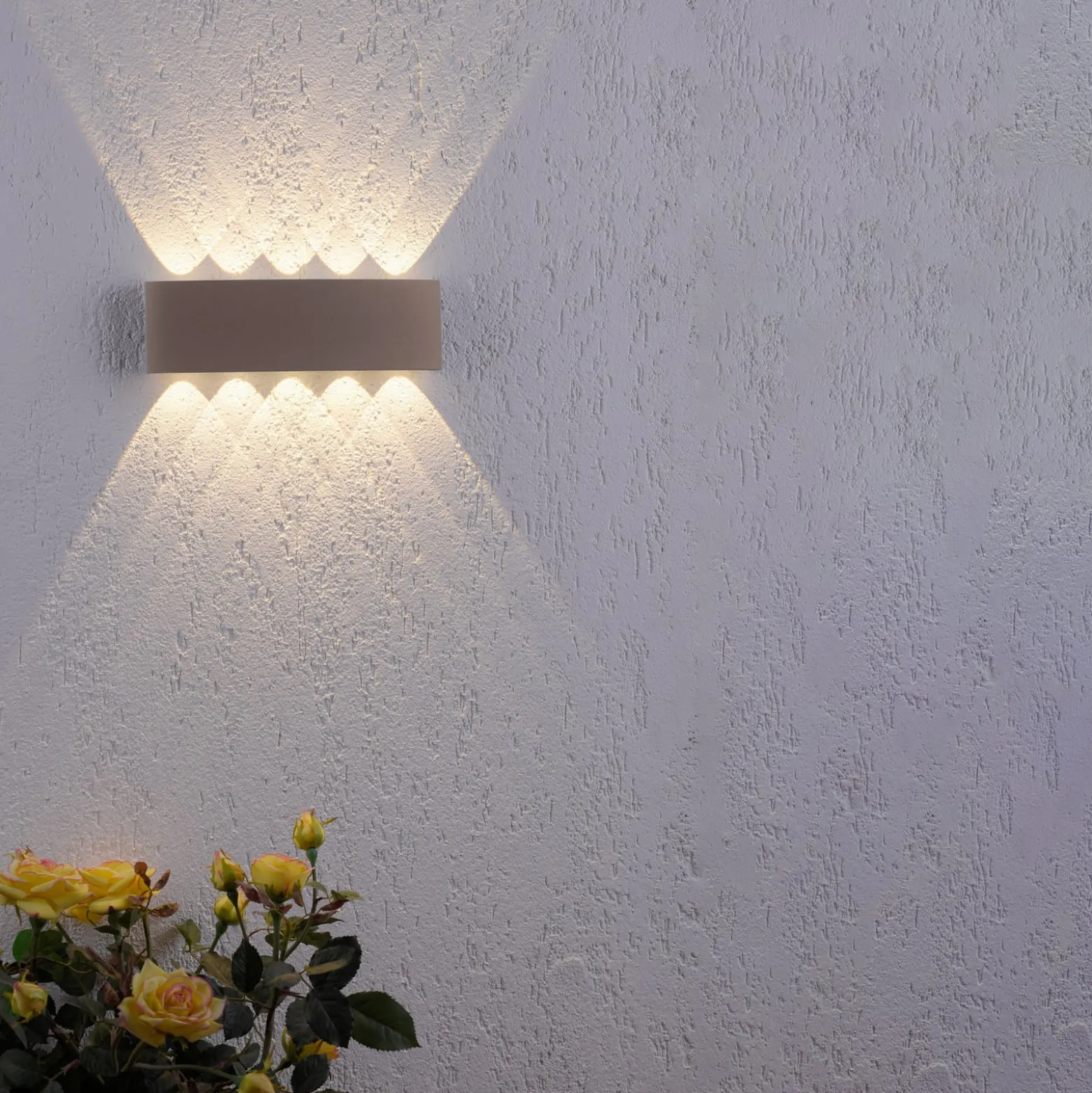 Paul Neuhaus LED-ulkoseinälamppu Carlo, 27 cm, hiekanvärinen