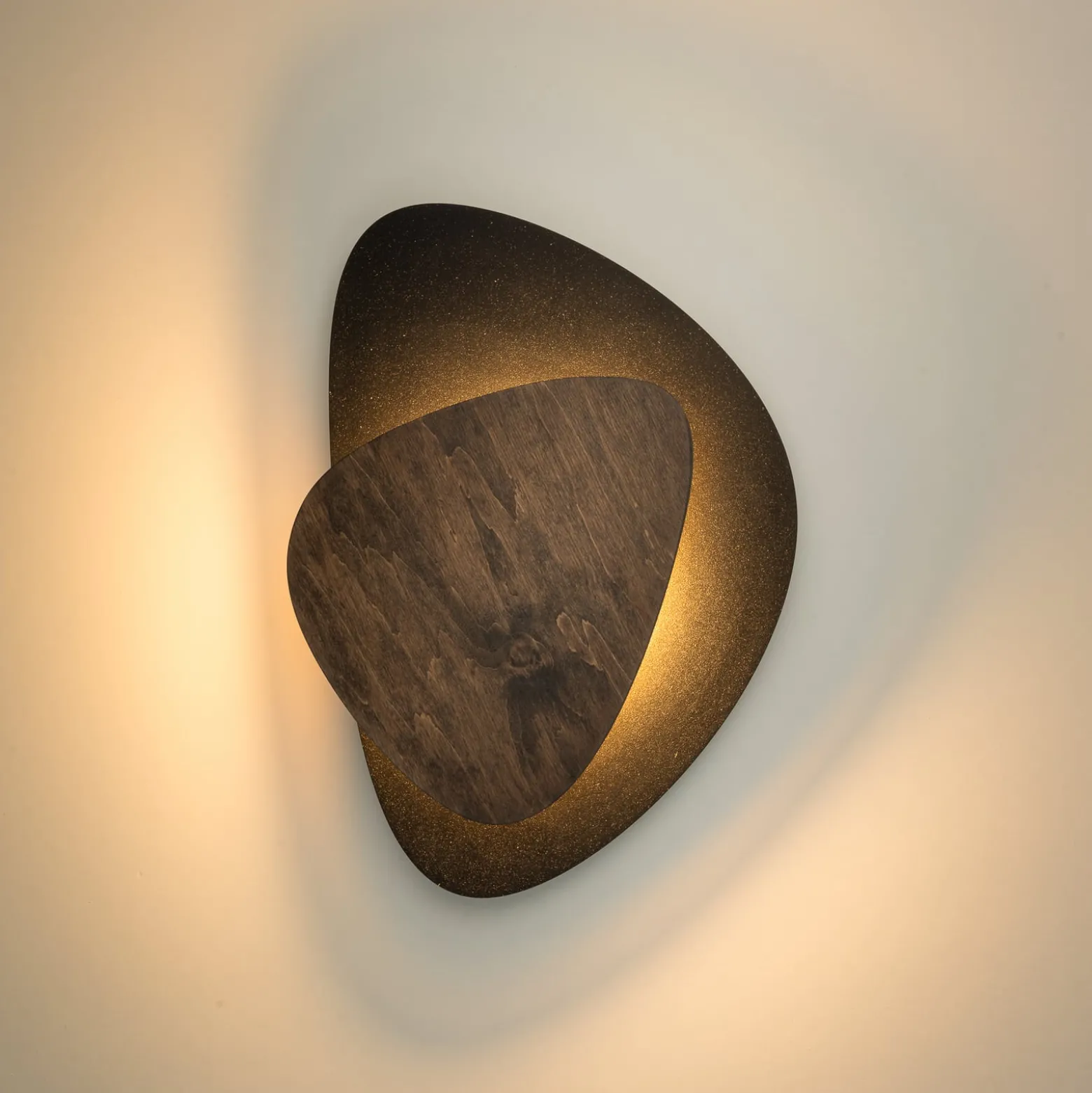 Pedra-LED-seinävalaisin, musta/wenge, teräs, puu, 3 000 K